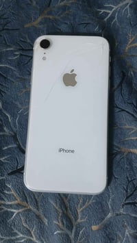 ايفون xr  بطارية 85 اصلية  ذاكرة 64  فقط الظهر مكسور  التلفون تاخذو شر...