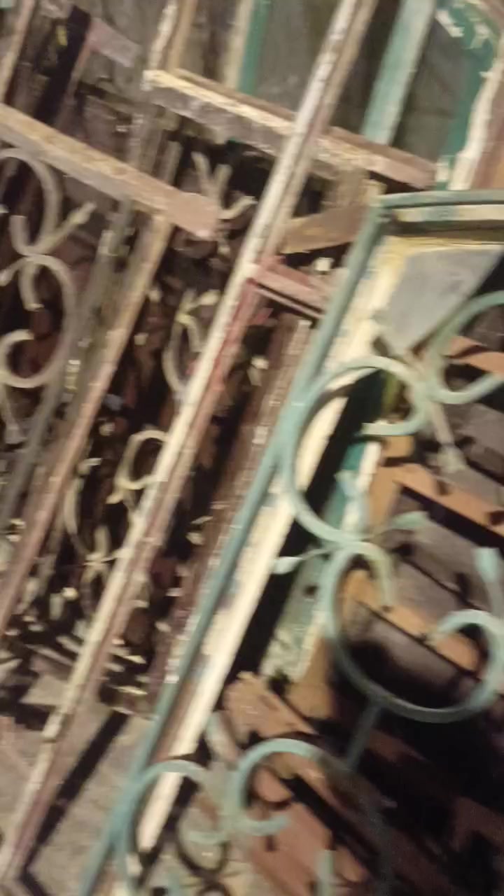 سلام عليكم بيبان شبابيك قديم ثقيل البيع إمكان البصرة منطقة صبحه العرب رقم الهاتف ***********
