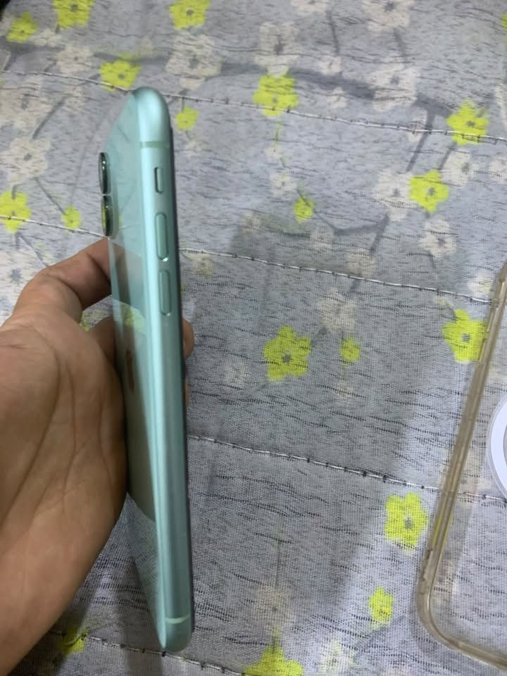 سلام عليكم 

ايفون 11 العادي 
ذاكره 64 
بطاريه 100 مبدله اصليه فقط لا غير كلشي ممبدل بي ماعده البطاريه تلفون شخط مابيه نضيف 
خاص موجود .او واتساب ***********
