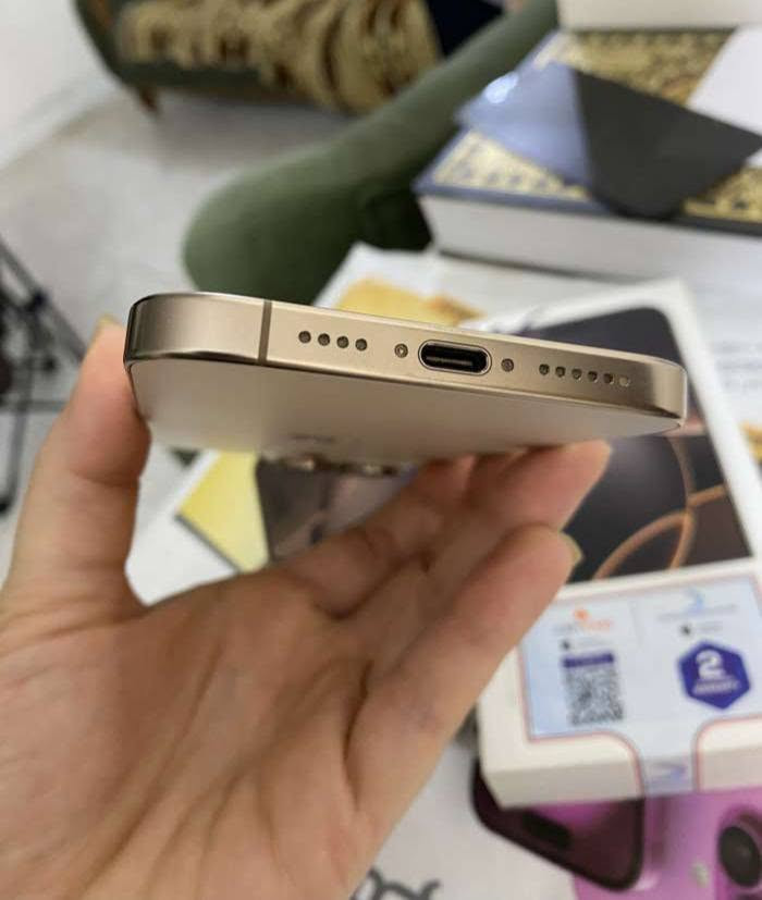 ايفون 16 برو ماكس عربي ماستر شرق اوصط جهاز نضيف 100/100 شوفت عينك بطاريه 93 جهاز فقط ابدل شاشه نوعيه اصليه الله شاهد فيس ايدي شغال كلشي شغال وبلادي بس شاشه ابدله واصليه سعر 900 رقم ***********
