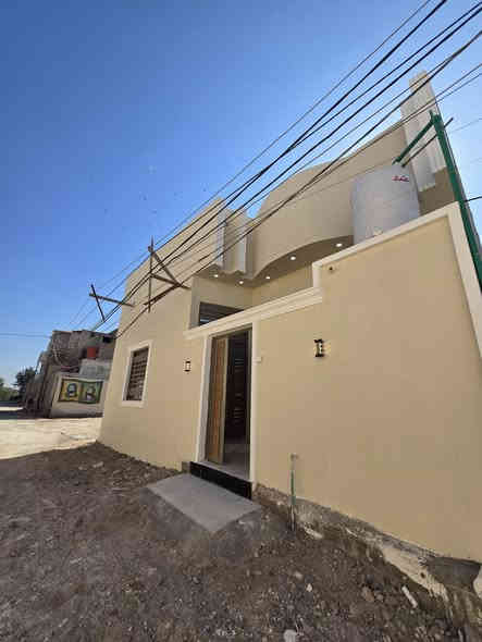 #اسعد_الله_اوقاتكم_بكل_خير⁉️👋🏼
دار سكن للبيع بناء 2025

#المساحه 100متر  يبعد.عن تبليط 10 متر

#جنس_العقار :: طابو ملك صرف زراعي باسم عراقي سند 25 

#العنوان :: البصره أبي الخصيب فلكه اللباني .مشيجيجه 
يبعد عن شارع فلكه الباني 400

#يحتوي البيت على 2 غرف منام كبار
و ديوان
و مطبخ و صاله
و مناور عدد 2
و صحيات داخلي وخارجي

#البيت جاهز من كلشي تستلم البيت عنده المكاتبه
كامل من مقطوره و كيزر و ماطور
جيب اثاثك و اكعد
و الف عافيه الي ياخذه

جميع الخدمات متوفره ماء كهرباء شارع 10 متر تبليط مباشرتاً غريب على 
#السعر 65مليون وبي مجال 
#للاستفسار الاتصال على الهاتف 📳📞
***********
