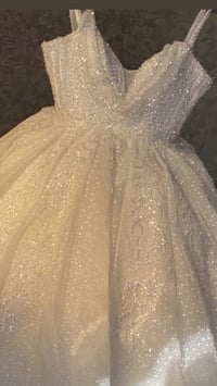 فستان زفاف • يلبس وزن ٦٨ • أيسر