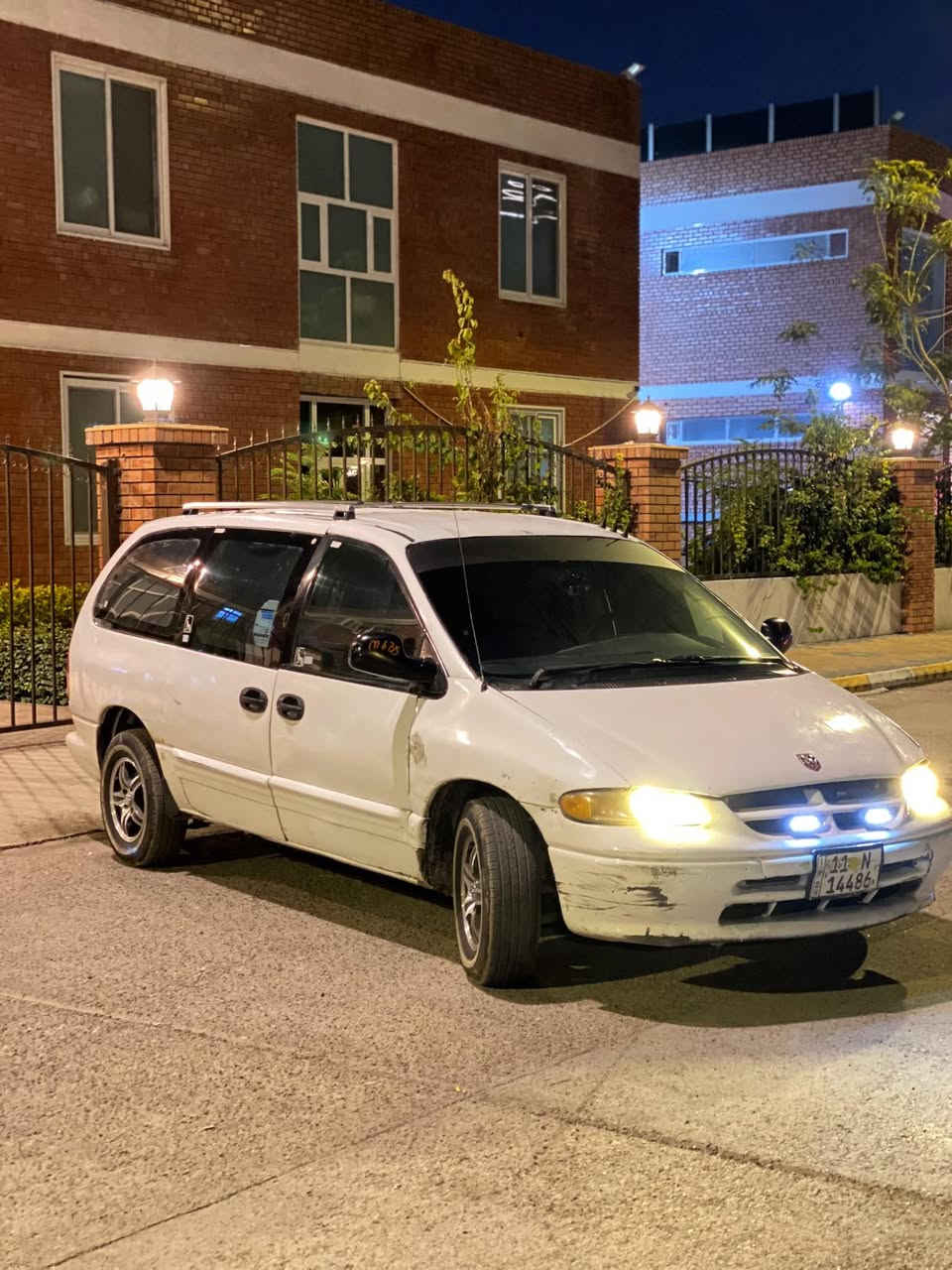 السلام عليكم دوج كرفان للبيع موديل ١٩٩٦ السيارة مكينه وكير خير من الله لا تنقيص ولا تبخير ومصبوغه عام وسويت الها ادامه يعني تخم تاير منضومة احتراق كلها جديدة دسكات وبنزات جدد يعني تجي تنكر سلف وتطلع اني مسويها ورشه بس غراضها البلادية موجودة مكاني بغداد السعر ٤٣ وبيها مجال رقمي***********
