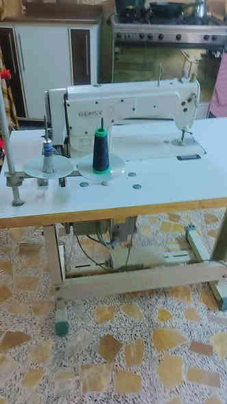 مكينه جمسي الباب الأول نظيفه جدا وماطورها اقتصادي كاتم سعرها ٢٠٠ ألف
و مكينه واوفر منزلي نوع برذر سعرها ١٥٠ مكاني حي اور 
للإستفسار على الرقم ***********
