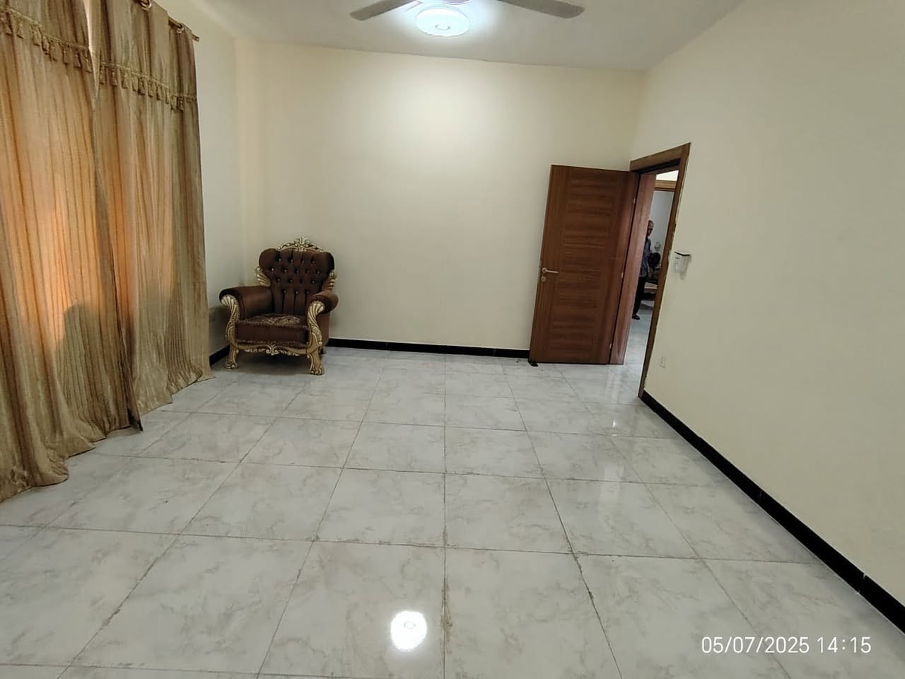 ( ألامل 1 ) 
شقه مؤثثه للأيجار 
العنوان /  مجمع الأمل السكني 📍
المساحه / 120 م 
المحتويات / غرفتين منام + صاله + مطبخ + صحيات 
الأيجار /  900 الف  
للتواصل : 
***********
***********
***********
