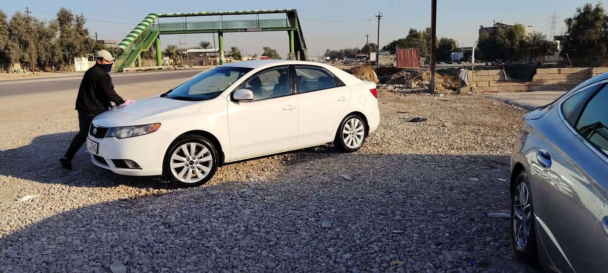 للبيع كيا فورتي 2010 وارد امريكي مكينه 2000 سياره ماشيه 117 ميل بأسمي سنويه لل 29 شرط تحويل  ضرر جامرلغ امامي صفحة السايق بدون دواخل سياره جاهزه كير مكينه تبريد تدفئه كهربائيات كلها شغاله داخل على وضع الشركه السعر 110  وبيهه مجال ***********
