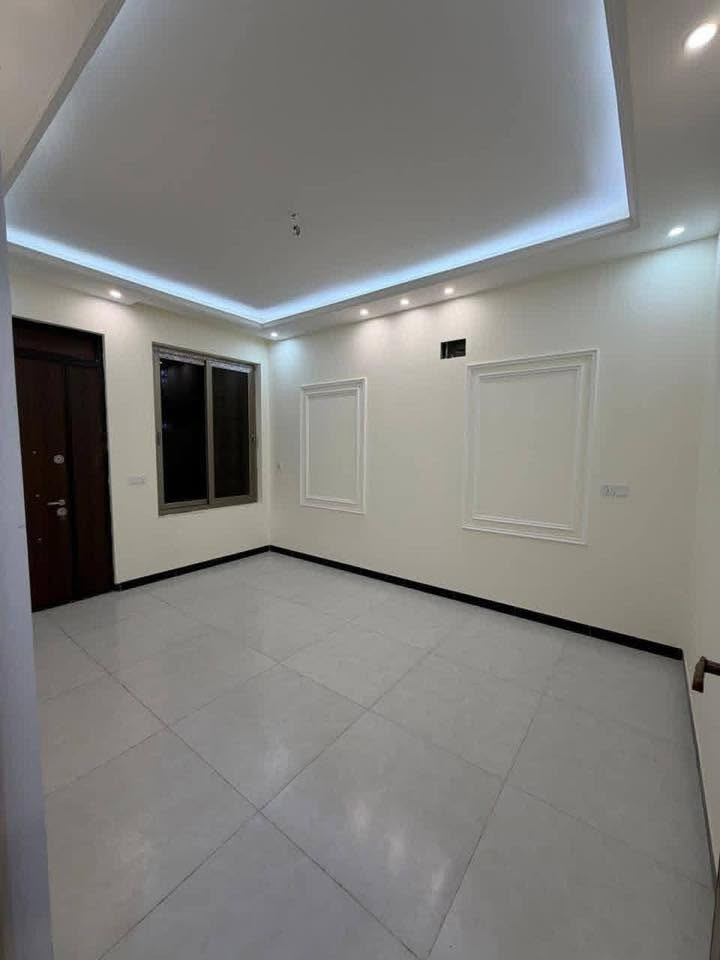 للبيع دار 103م  بناء حديث زيرو 
/ 📍في حي البنوك التربية خلف الشارع العام)

الواجهة 5.15م            النزال 20ن 

يحتوي على ⬇️

الطابق الأرضي : كراج + خدمات خارجية مدخلين استقبال + مطبخ صالة + غرفه نوم سويت + خدمات

الطابق الاول : 3 غرف نوم مع غرفة غسيل + خدمات

الطابق الثاني : سطحين+ بيتونه

للاستفسار اكثر اتصال بالرقم التالي 
*********** 
او مراجعة مكتب الدار للوساطة العقارية الكائن في حي البنوك بداية شارع الكنيسة من جهة الجسر
