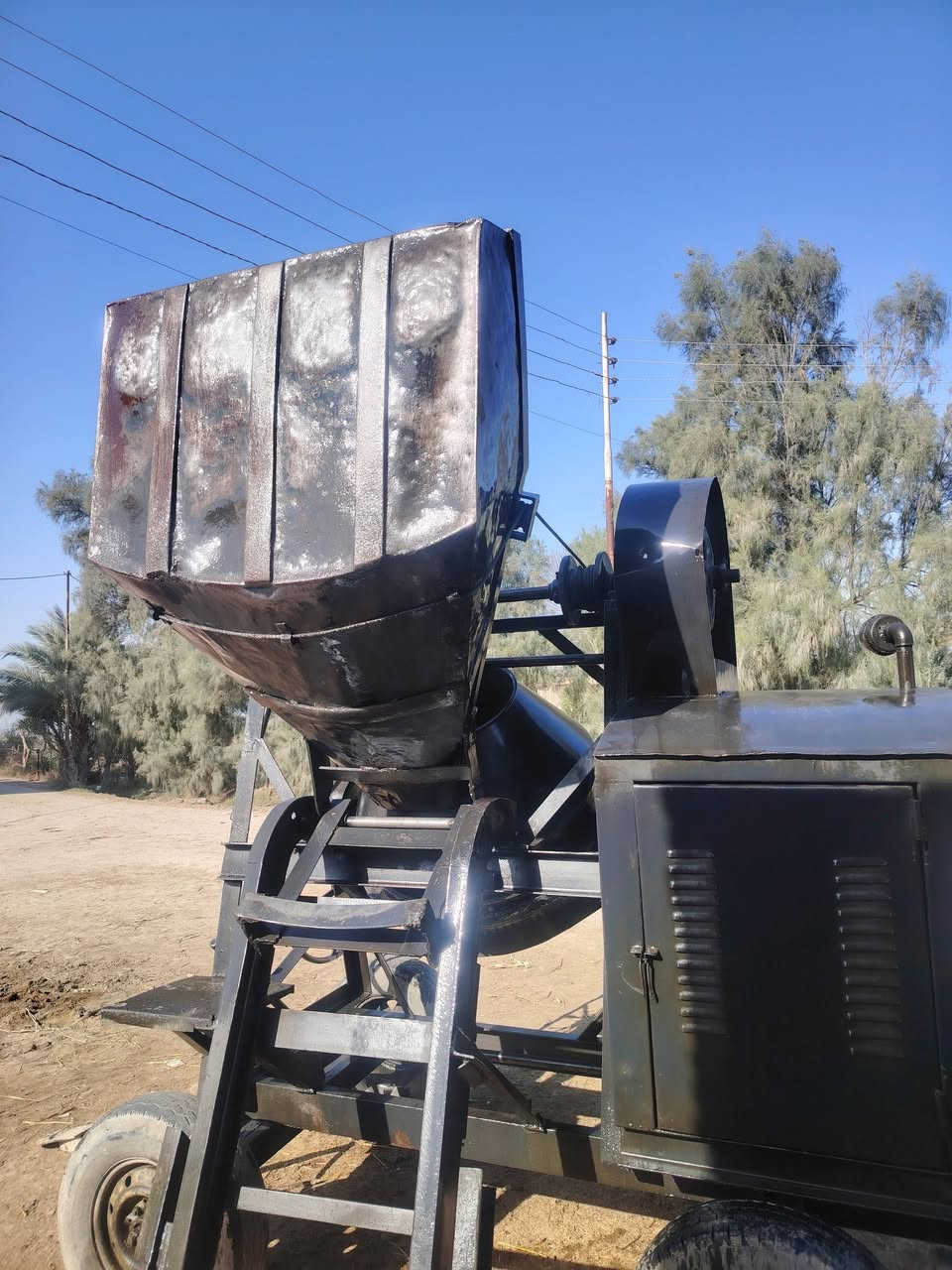 سلام عليكم خباطه للبيع جاهزه شرط الشغل ***********
