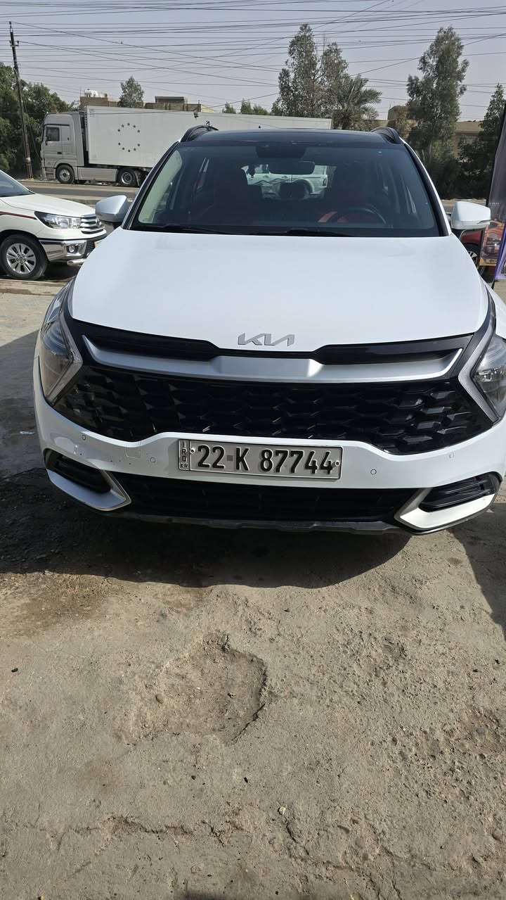 السلام عليكم
للبيع كيا سبورتج 
موديل ٢٠٢٤
ماشيه ٤١
السياره ب اسم شركه تحويل وكاله موجود
بيها صبغ بدعاميه جوه لايت 
مواصفات الجيتي لاين معروفه 

السعر 230 ورقه 

رقم الهاتف /***********
