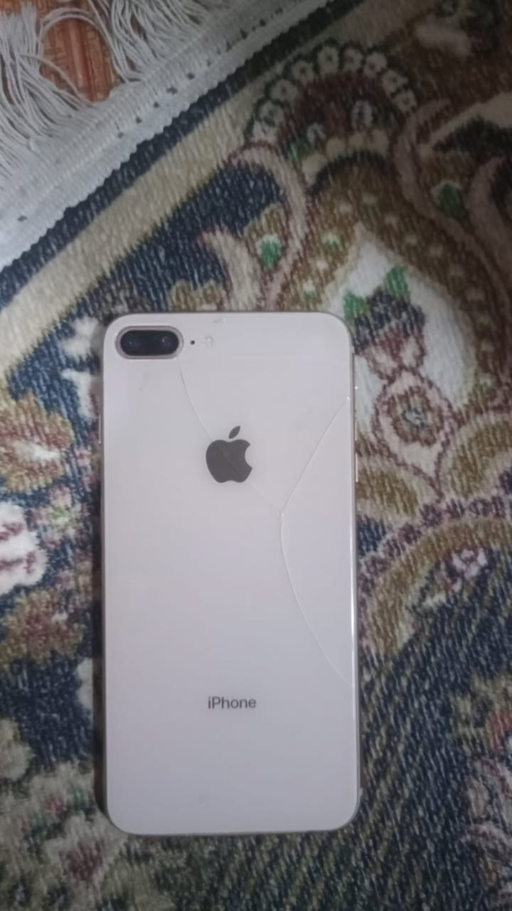 ايفون 8بلاس ممفتوح فقط فطر بضهر مراوس بدراجه بدون فرق شعندك نزل *********** واتساب فقط
