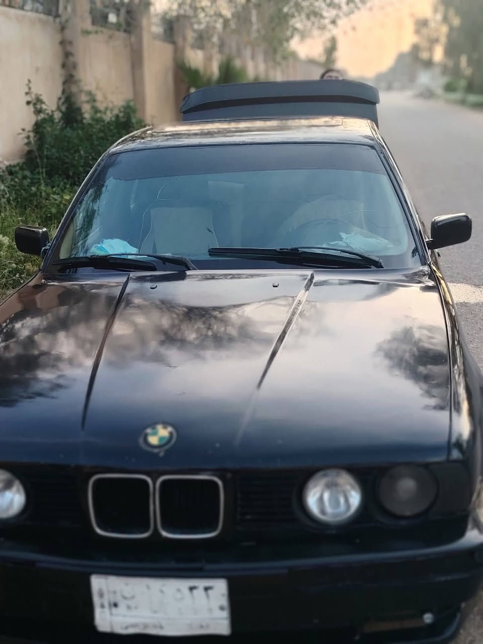 📌 منشور البيع المقترح:
#للبيع_فقط (بي ام دبليو 535 - موديل 1991) 🔥
​سيارة ناعمة، حلوة، وجاهزة.. 
​** التفاصيل كاملة:**
​النوع: BMW (بي ام دبليو) 535.
​الموديل: 1991.
​المحرك والكير: خير من الله (كير ومكينة بشرط النظافة).
​التبريد:  شغال
​الكهربائيات: كل كهربائيات السيارة شغالة ومابيها أي نقص.
​الرقم والسنوية: رقم بغداد (مشروع وطني)، السنوية جديدة ونافذة لحد سنة 2029.
​💵 السعر: 35 ورقة (وبيها مجال بسيط للطيبين والشرّاي اليجي يوم السيارة).
📍 الموقع: بابل - ناحية النيل.
📞 للاستفسار والتواصل: ***********

