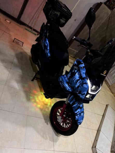 السلام عليكم ورحمة الله وبركاته 
دراجة أباتشي شحن🏍️ 
موديل 2025 الشكل الجديد
الموصفات ☢️
1_ البطارية 🔋 72V البطارية الواحدة =40A ( البطاريات بعده بالباكيت )
2_مصفحة بالكاربون فايبر 
3_مستوى السرعة 🚄100 حقيقي وعلى الوزن
4_تقطع مسافة من 90_100 Km
5_تتحمل وزن 500Kg💯
6_نظام الباركنك (p)+ نظام الرجوع إلى الخلف R
7_لد نهاري + ضوء عالي وناصي 🌞 + إشارة يمين ويسار + دبل إشارة⚠️
8_  نظام بلوتوث 🛜🔈 + سماعة قويه + نظام شحن للجوال بكافة الانواع
9_ نظام sports 
10_  صوتان للهورن
11_ مثبت سرعه 🌐
12_ نظام معرفة عدد المسافات المقطوعة خلال المسار 🛣️
13_ نظام البريكات هايدروليك غازي + البريك الامامي يمكن استخدامه ولا يقوم بقلب الدراجة
14_ نظمام حماية 💪 جداً
15_ نظام إمان للدراجة 🪬
16_ السويج مميز جداًًًًاًًًاًًًًً
17 جوزة غلق الدائرة الكهربائية عند غسل 🚿 الدراجة 🏍️
18_ ادوات صيانة 👨‍🔧 معها للطريق 
19_ صندوق 🗃️ لحمل الاغراض الإصلي مال Archie 
الموضفات جدا جميلة 
العنوان_____ بابل ……………في مركز المدينة
السعر 1.300.000وبيه مجال 
الشراي يتواصل على هذا الرقم
***********
***********
#العراق
#بابل
