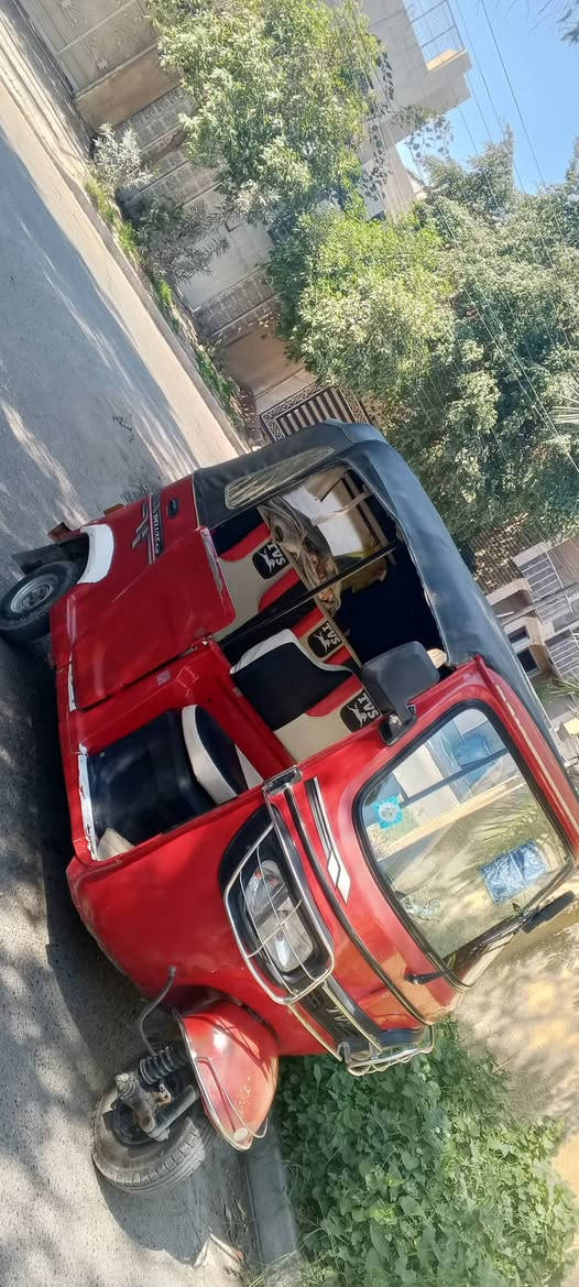 سلام عليكم للبيع تكتك تي في اس موديل 22 مرقم وسنوية رقم بغداد بسمي شرط التحويل كفالة عامه السعر 750 وبيهه مجال لشراي مكان بغداد حي الجهاد هاتف ***********
