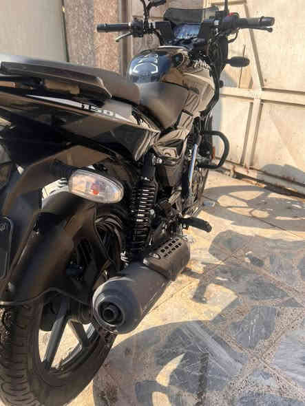 السلام عليكم
بولسر 150 
موديل 2023
ماشية 6900
اوراق اصولي كاملة مكملة تاخذها بوجهك ترقم 
مابيها أي نقص فقط شخوط بسيطة بالصالنصة 
محرك كهربائيات نهائيا ممفتوحة 
السعر 2200000
للتفاهم 
***********
