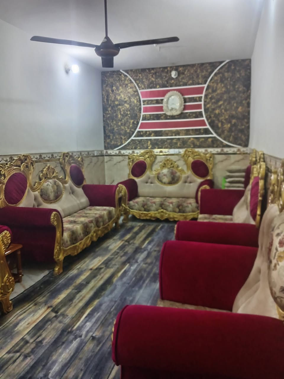 دور عدد 2 المساحه الكليه 400 متر منطقه السراي
السعر 310 الاسفسار مراجعة مكتب🏢 
حاتم كريم ابو مصطفى وعلاء كريم او اتصال☎️ 
***********
***********
