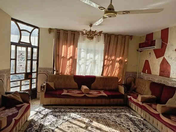 دار للبيع مساحة ٢٠٠ متر ملك طابو زراعي سند ٢٥ منفصل   طابقين  دبل فاليوم مسلح واجه ١٠ نزال ٢٠

 الطابق الأرضي استقبال +
المطبخ + الصاله كبيره مع غرفتين نوم مع صحيات سيراميك + منور + ترك نهاية الدار 

الطابق العلوي ٤ غرف نوم + صاله أماميه مع صحيات الدار على شارع خدمي  الشعب الزراعية  مقابيل سوق ال٤٠٠٠ للاستفسار عن السعر الاتصال على رقم الهاتف ***********
