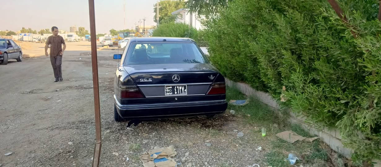 مارسيدز 300مو ديل90 گيرو مه كينه ي به ته چوار تايه و ويل تا زه گيرو مه كينه ي به شه رت ته قه و ره قه ي به شه رت كاره باي هه موو ي به شه رت بيمه سروفه سه نه وي جنوب گورينه وه يش ئه كه م له سه ر دل گرتن ژ.م*********** كالار, السليمانية
