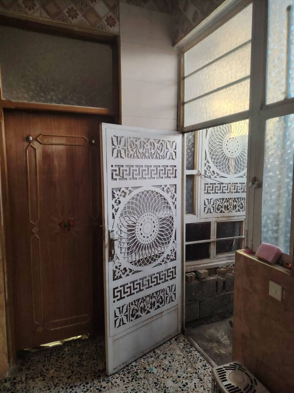 دار لبيع مساحة ١٦٠ متر واحد حزيران الإصلاح شارع العريض غرفتين نوم استقبال مطبخ خدمات كاملة السعر ٦٨ أو بي مجال للاستفسار ***********
