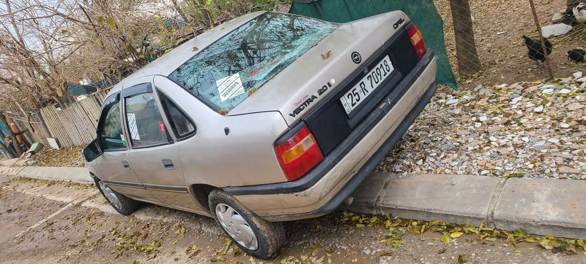 ئۆپل ڤیکترا مەکینە ٢٠ 
مۆدێل ٩٢ ڕەقەم کەرکوک سەیارەکە جایزە بەناو خۆمەوەیە بەشەرتی تەحویل و وەکالە  شوێن چەمچەمال 
ژ.م ***********
*********** شمشمل, السليمانية
