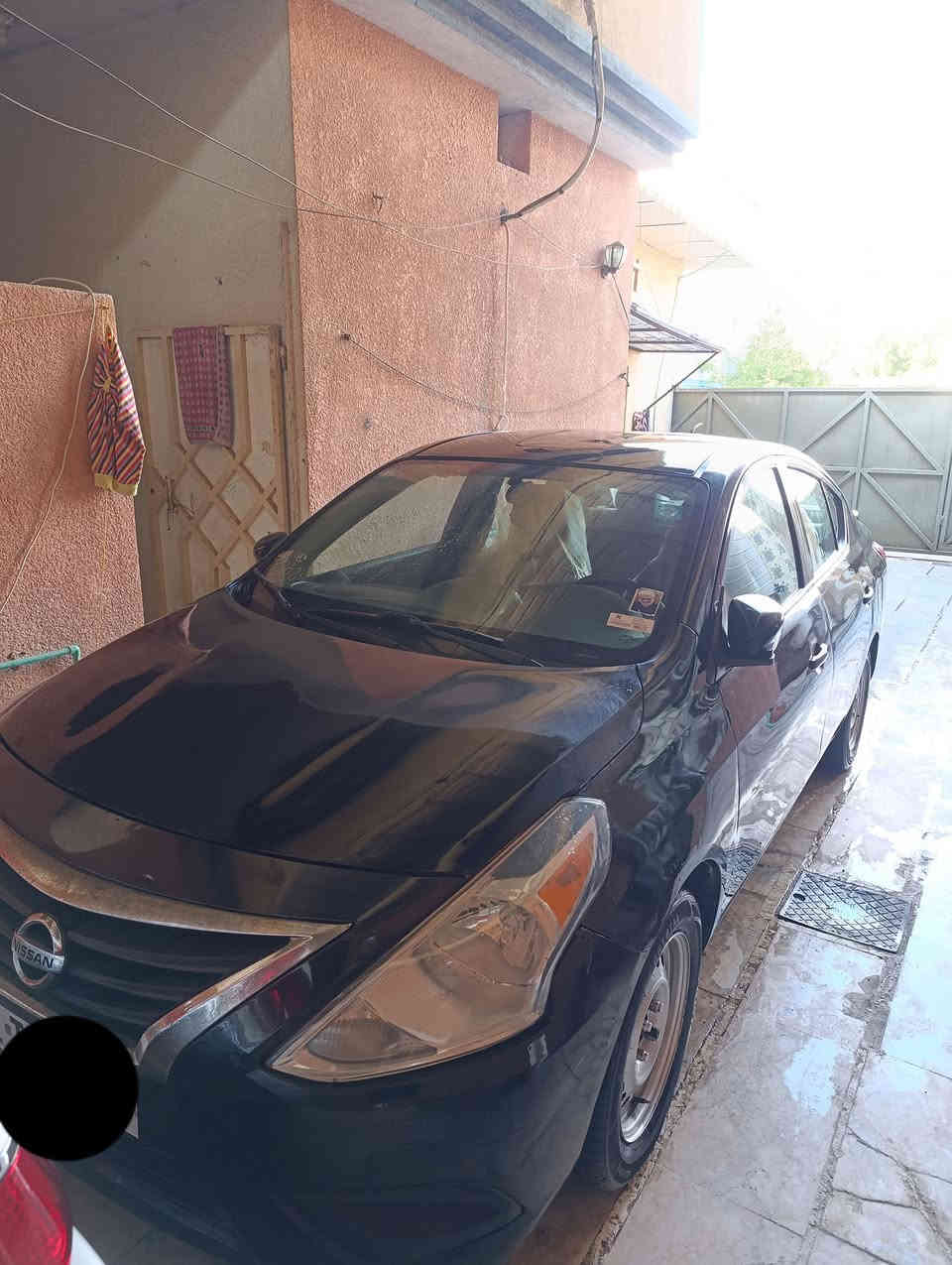 نيسان فيرسا وارد امريكي موديل 2017 مصبوغه حزام بيه طخات صفه السدر السياره بسمي السعر 86 وبيه مجال ***********
