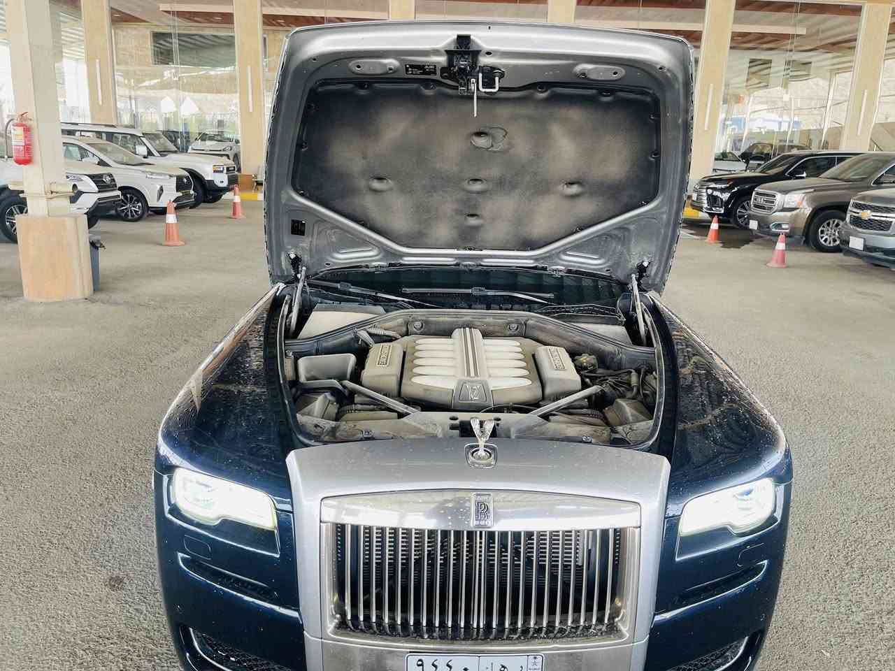 في عالم المحركات، الضجيج يعني القوة، لكن في قاموس #رولز_رويس، القوة الحقيقية هي التي لا تُسمع.
• المحرك الأيقوني: محرك V12 بسعة 6.75 لتر مع شاحن توربيني مزدوج. هو ليس محركاً للسرعات الجنونية، بل لتوليد "عزم دوران" هائل عند أدنى مستويات الدوران (RPM)، لضمان انطلاقة تشبه إقلاع الطائرات الخاصة. ✈️


**إذا كنت صاحب هذا الإعلان وتريد حذفه لأي سبب، رجاءا أرسل رسالة إلى الدعم الفني**