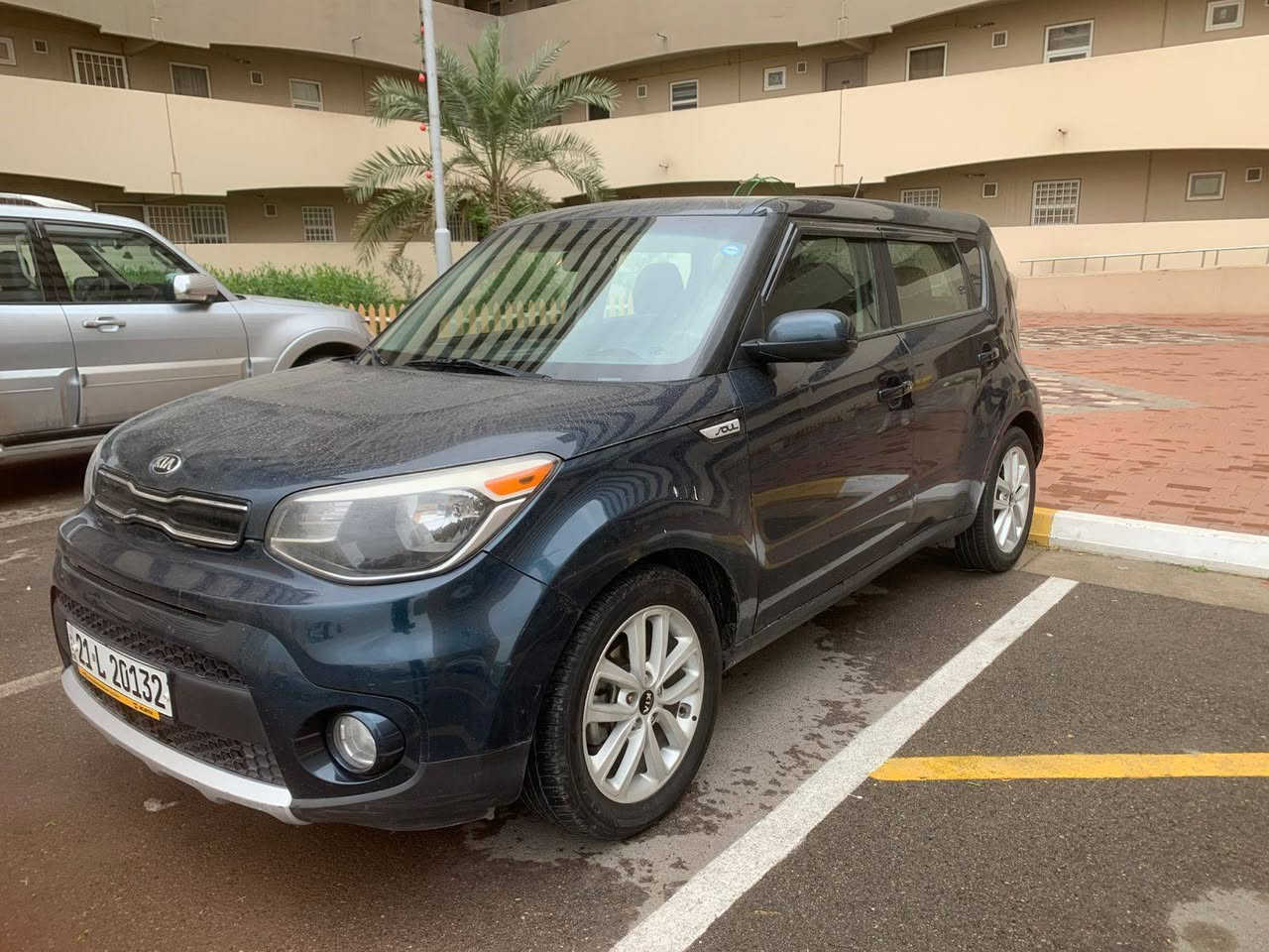 السلام عليكم كيا صول موديل ٢٠١٨ بيهة ٣ قطع صبغ وباب السايق مبدل اصلي بدون اي دواخل جميع الايرباكات سليمه ماشيه ٨٧ الف مكينه ٢٠٠٠ وقم سليمانيه بأسمنه سونار مرفق مع الصور موبايل *********** مكاني شقق بسمايه السعر ١٠٢ وبيهة مجال
