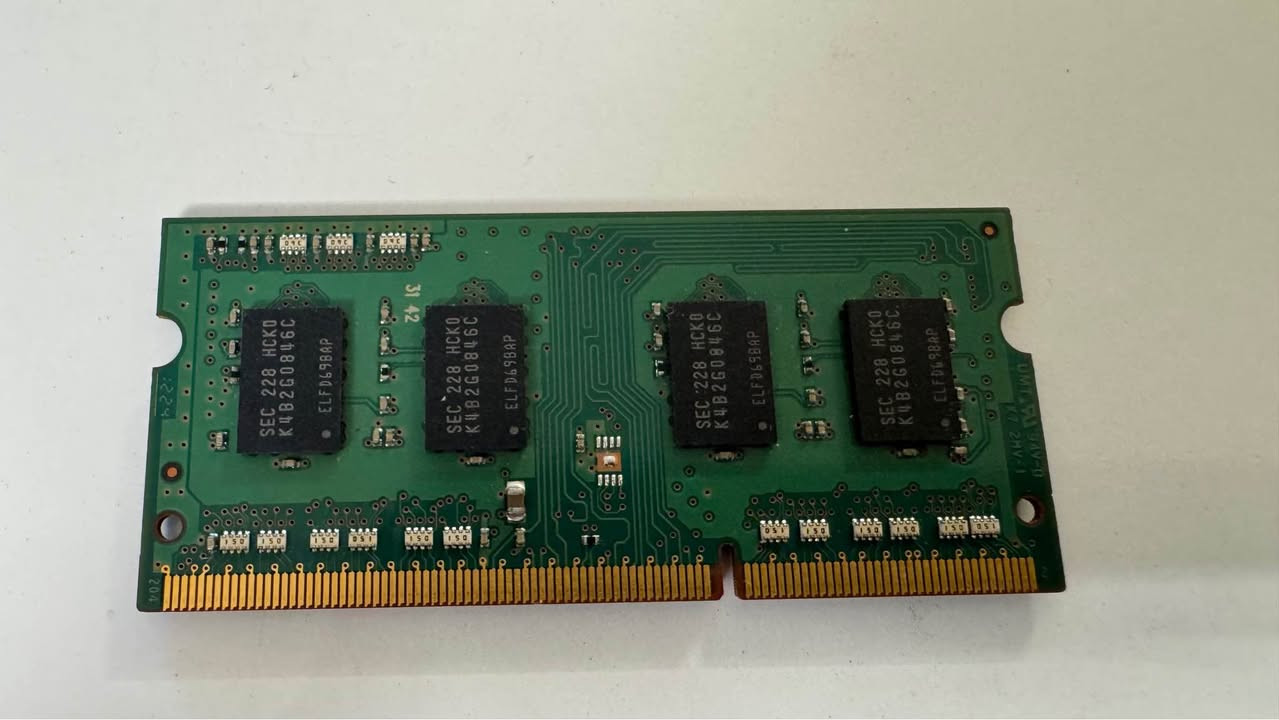 2GB 18x8 PC- 12800S - 11-10-222
KOECO9
ذاكرة لابتوب حجم ٢ كيكا 
نوع سامسونج 
شغالة على الفحص بغداد, العراق


**إذا كنت صاحب هذا الإعلان وتريد حذفه لأي سبب، رجاءا أرسل رسالة إلى الدعم الفني**