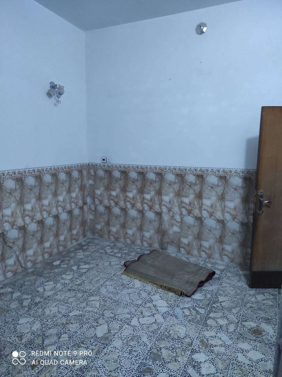 السلام عليكم بيت رهن غرفه نوم وصاله ومطبخ واستقبل وحمام داخلي وخارجي 20مليون للاستفسار ***********
