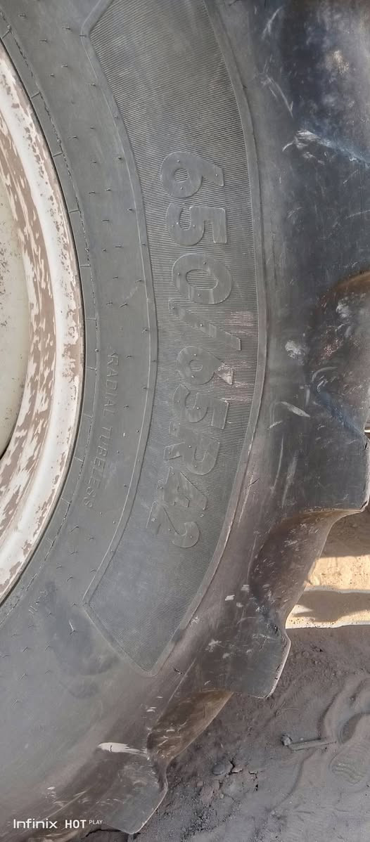 للبيع تاير نيهولند  للستفسار ***********/***********
