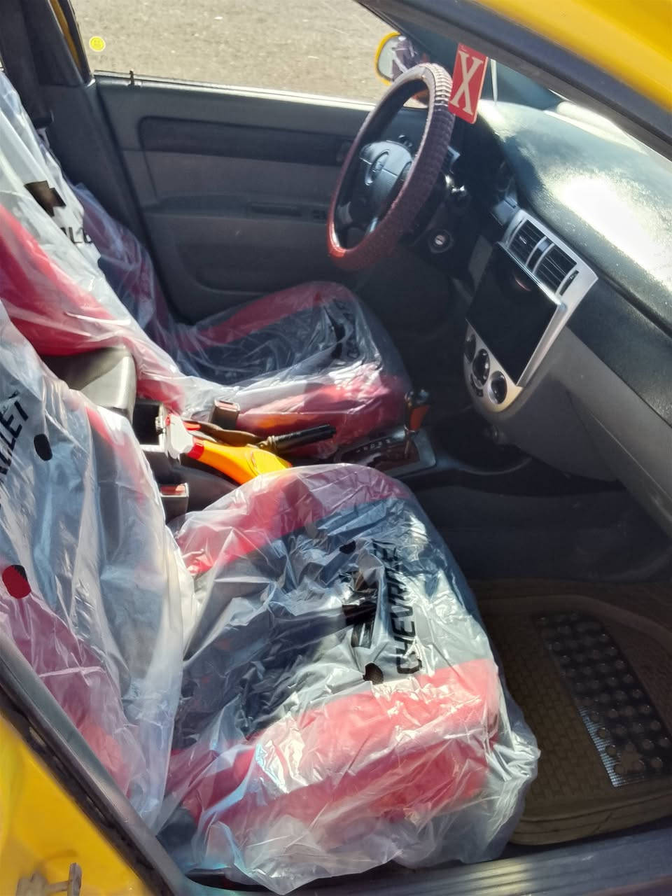 السلام عليكم اخوان
اوبترا موديل 2011 السياره كفاله بيه طخه شويه بل جاملغ فقط  عامه كير ومحرك بلايلون حداديه خير من الله حيل حلوه السياره أحله من الصور السعر 80$ وبيه مجال حك جيتك رقم جديد للاستفسار ***********💛
