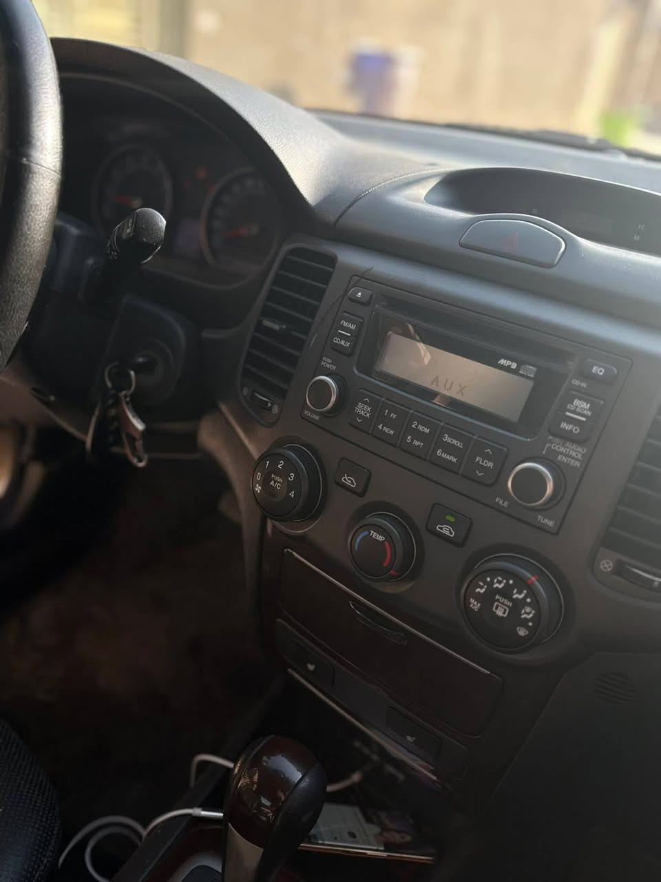 كيا اوبتيما 2008 
اصل 2000 دوش
( متومه بغداد اصلي كصه جنطه ) جديدة حيل بريحة الوكالة جاهزة تخم تاير جديد مسجلة بلي جاهزة كبل للشارع
حدادة 100 بدون اي نقص فول عدا الفتحه
كشنات جلد تتدفئة تبريد اشاير بل مري
تحكم جهتين 
مكاني ناصرية مركز 
***********
