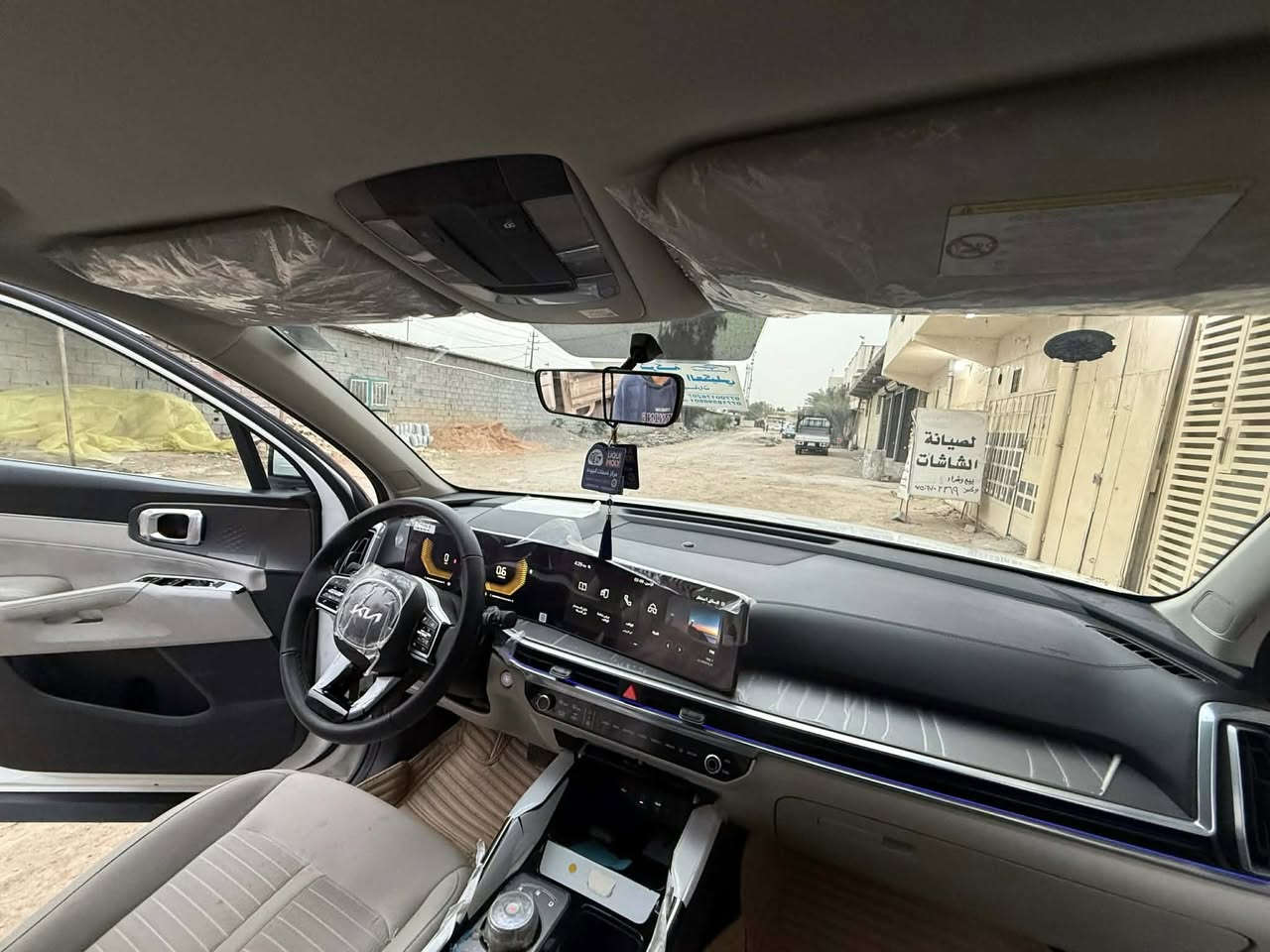 للبيع سورنتو موديل 2025 رقم بغداد بأسمي  E على وظع الشركه ضمان 5سنوات (دوليه )داخل وخارج ماشيه (27}حقيقي وعلى الفحص    بعدهي بتراب الشركه مكفوله كفاله عامه حتا من الشخط حتا الدعاميات مكفولات من الشخط

ألموصفات

جي بي أس 

حجم 6 سلندر/كير ماوس/تشغيل عن بعد/هناد بريك بصمه/ الصندوق كهرباء‏/دشبول الوان/ قبضات ابواب المنيوم.                           

حجم الاطارات 19

لايت عدسات/كشافات زينون                                      

مقود جلد شفتات مقود/مثبت سرعة/

عدد المقاعد 7/مقاعد الاماميه كهرباء                            

بردات خلفيه/حساسات امام خلف

تبريد شاشه ٣قطع تبريد                           

نظام مانع تزحلق/‏ABS

شاحن موبايل واير لس                          

اشاير بالمري والمري قابلة للطي 

مخرج AUX/مخرج USB

‏BIuetooth/                      

‏( comfort - eco- sport - smart)وموصفات لم تذكر 

 السياره مكفوله كفاله عامه من الزلغ

السعر(315} وبيه مجال قليل  

مكان سياره بغداد 

بي واتساب :

***********

‭0775 058 2845‬
