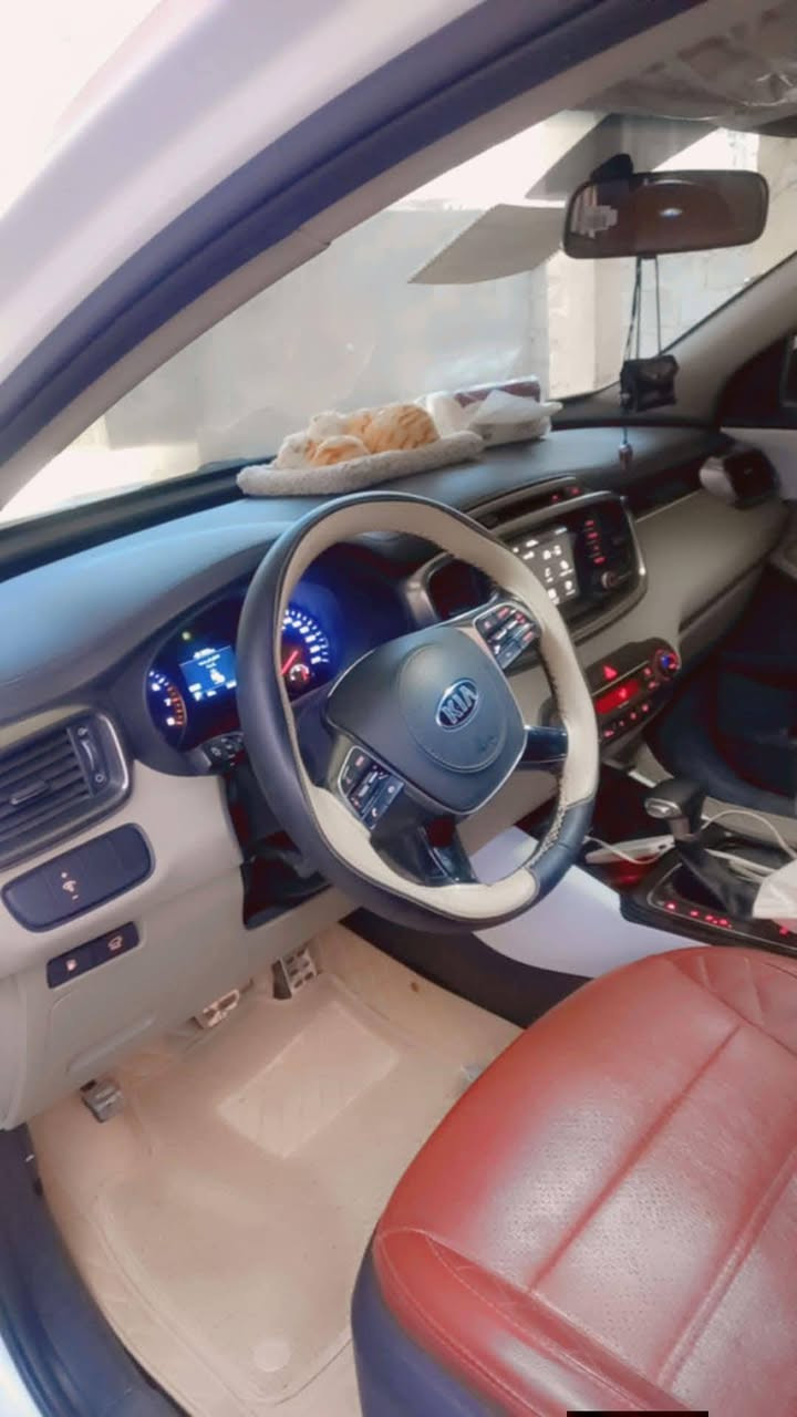 السلام عليكم 
سورنتو موديل 2020
محرك 6 سلندر 
مواصفات 
بصمة 
كامرة 
حساسات (امامي-خلفي-جانبي)
إشارة ترحيب 
مري كهرباء شفط 
ويل 20 كروم  
تحكمات ستيرن 
شاشة كبيرة 
GPS كاربلاي-اندرويد اوتو 
وضعيات قيادة (ايكو-سمارت-نورمال-سبورت)
صندوك كهرباء  
7راكب 3 قطع تبريد 
زنون 3 عدسات بلاد 
تخم تاير جديد صدر جديد و
تبديل دهن جديد 
يعني السيارة جاهزه على اخر حباية 
السيارة نظيفة وجديدة جداً
رقم السيارة بغداد تحويل ثاني يوم 
الرقم ***********
