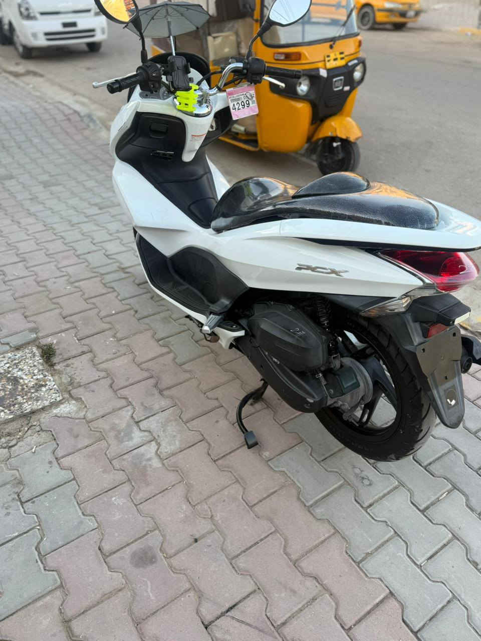 سلام عليكمpcx جيل الول دراجه صارلها ٨ايام نازله رمبه الله يابانيه  شهاد نزلتها ب١٦ورقه دراجه بعدها مزاد ليابان دراجه ممشاها ٣٩ عله مزادها صور لمزاد عدي نازله من معرض الضلال دراجه كفاله عامه وياها سويجات ٢ السعر ١٤ وبيها مجال حك جيه ومتوازي الله شاهد عله بيعتها وكشي اكو بسوك المكان بغداد الحسينيه مال راشديه***********
