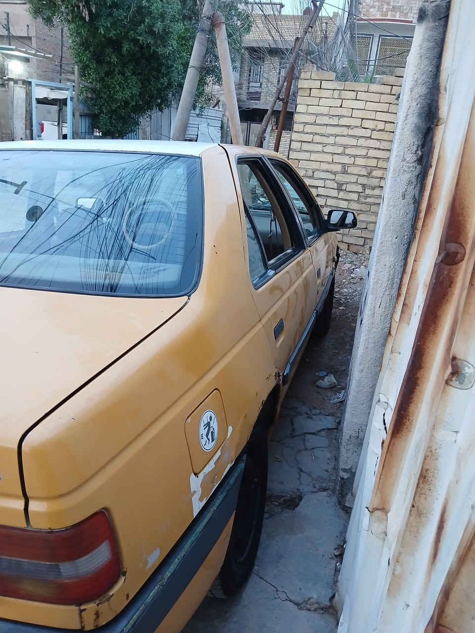 السلام عليكم 
بيجو ٤٠٥ جلكس 
مكينه وكير كورلا 
بيه رنكات بس السياره تشتغل
كوم حديد مصفره غرامات 
كوم حديد 
٢٠ورقه
بغداد البياع تقاطع درويش 
***********
***********
