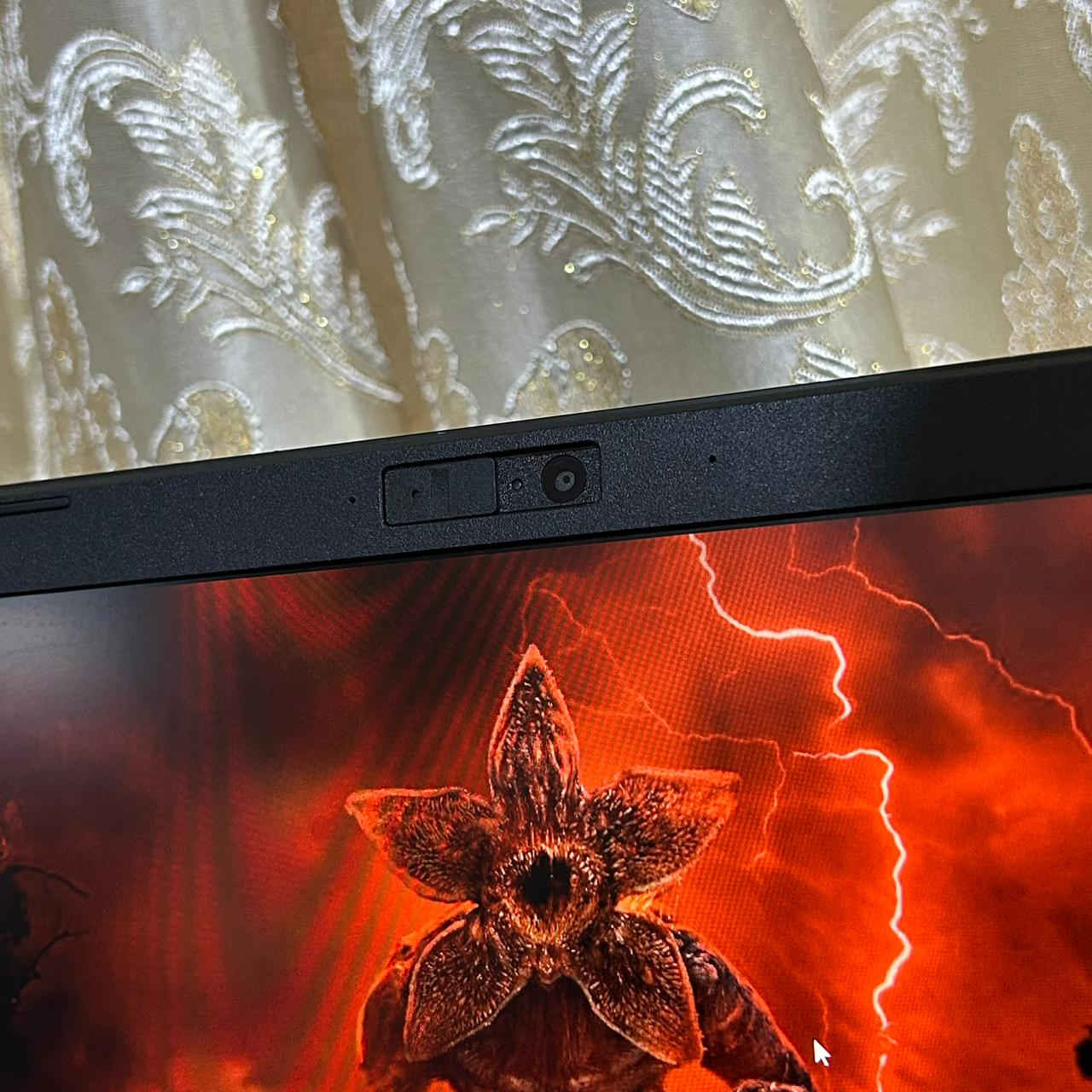 اللابتوب تفحصه يم المندوب واذا طلع مو نفس الصور أو مو نفس المواصفات .. لا تستلمه و ما تدفع دينار واحد.

بـ 375 ألف / 💻 Acer TravelMate – الجيل الحادي عشر ⚡

إذا تدور لابتوب حديث، سريع، عملي، خفيف، يخدمك بكل المجالات من شغل ودراسة إلى تصميم ومونتاج فـ Acer TravelMate هو أفضل خيار إلك 🔥

المعالج ماله Core i5 من الجيل الحادي عشر – أحدث وأسرع فئة G7 👑

وهنا السر… فئة G7 مو مجرد رقم، هي الفئة الأقوى من هذا الجيل لأنها تحتوي على كارت شاشة Intel Iris Xe Graphics، 

يعني تاخذ أداء معالج عالي + كارت شاشة قوي بنفس الوقت،

فتكدر تصمم، تمنتج، وتفتح برامج بدون ما يثقل الجهاز أو ترتفع حرارته 💪

⚙️ المواصفات الكاملة:

🔹 معالج: Core i5 G7 (2.4GHz) الجيل 11 ( أحدث فئة G7 )

🔹 رام: 8GB DDR4 

🔹 هارد: 256GB SSD 

🔹 كارت شاشة: Intel Iris Xe Graphics (4GB) (أحدث كروت الشاشة)

🔹 شاشة: 15.6 إنج FHD (تشبع لوني رهيب + ضد التوهج و الإنعكاس)

🔹 كيبورد: عربي/إنكليزي ضوئي 💡

🔹 يدعم أحدث تقنية اتصال Wi-Fi 6 🚀

🎁 ملحقات و هدايا:

 • 🔌 شاحن أصلي

 • 🎒 حقيبة أنيقة

 • 🖱️ ماوس + ماوس باد

 • 🎧 سماعات أذن

 • 📱 ستاند موبايل

🚚 بغداد - شارع فلسطين (توصيل مجاني لكل محافظات العراق 🇮🇶 )

💸 السعر فقط: 375 ألف دينار

واتساب *********** 

صور حقيقية مع الملحقات و الهدايا 👇
