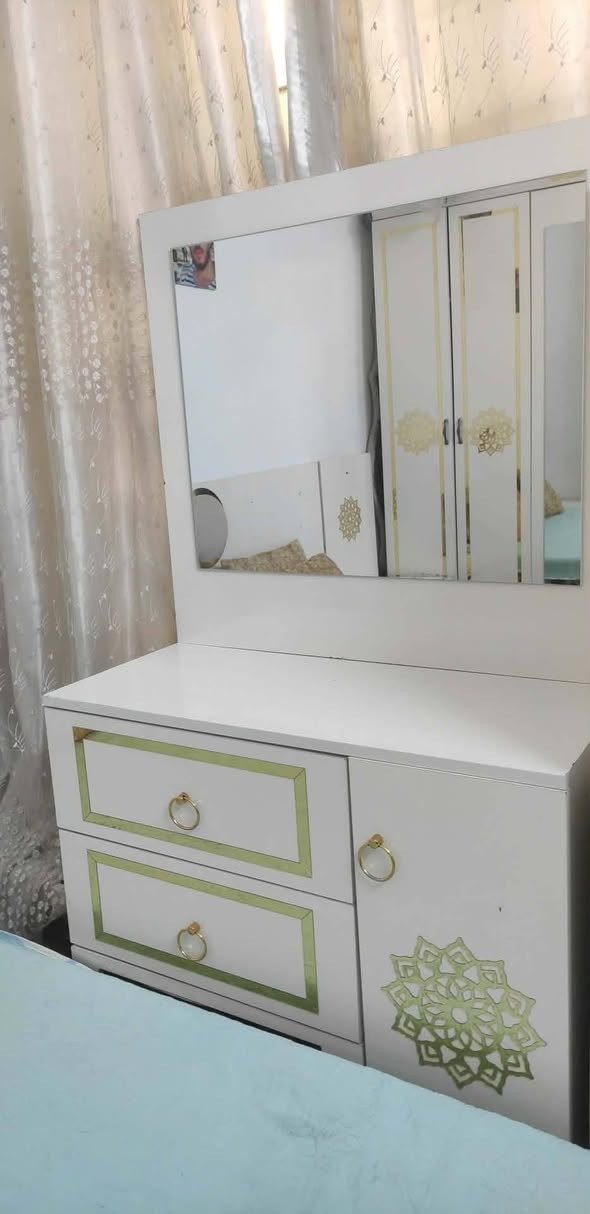 السلام عليكم عندي غرفه نوم البيع مستعجل 300 والاتصال على رقم***********
