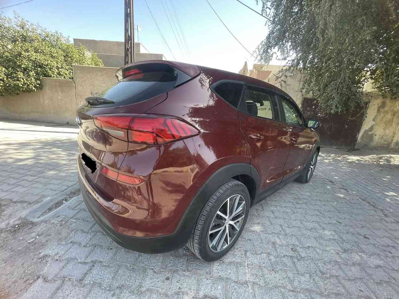 السلام عليكم
توسان موديل 19 
السياره جاهزه من كل النواحي مكينه كير تبريد تخم تاير صدر حداديه كل جاهز مال بيت ماشيه80الف بيه صبغ قطعه فقط الباقي كفاله من صبغ ضربه وفتح وتبديل 
سايد بريك بصمه 
تحكم ستيرن 
كامره جبيره 
كامره دوره 
حساسات اماميه خلفيه 
كامره اماميه 
قياده ذاتيه 
مكان بغداد 150وبيه مجال 
خير متواجد ع فيس بك شراي يتصل 
***********
