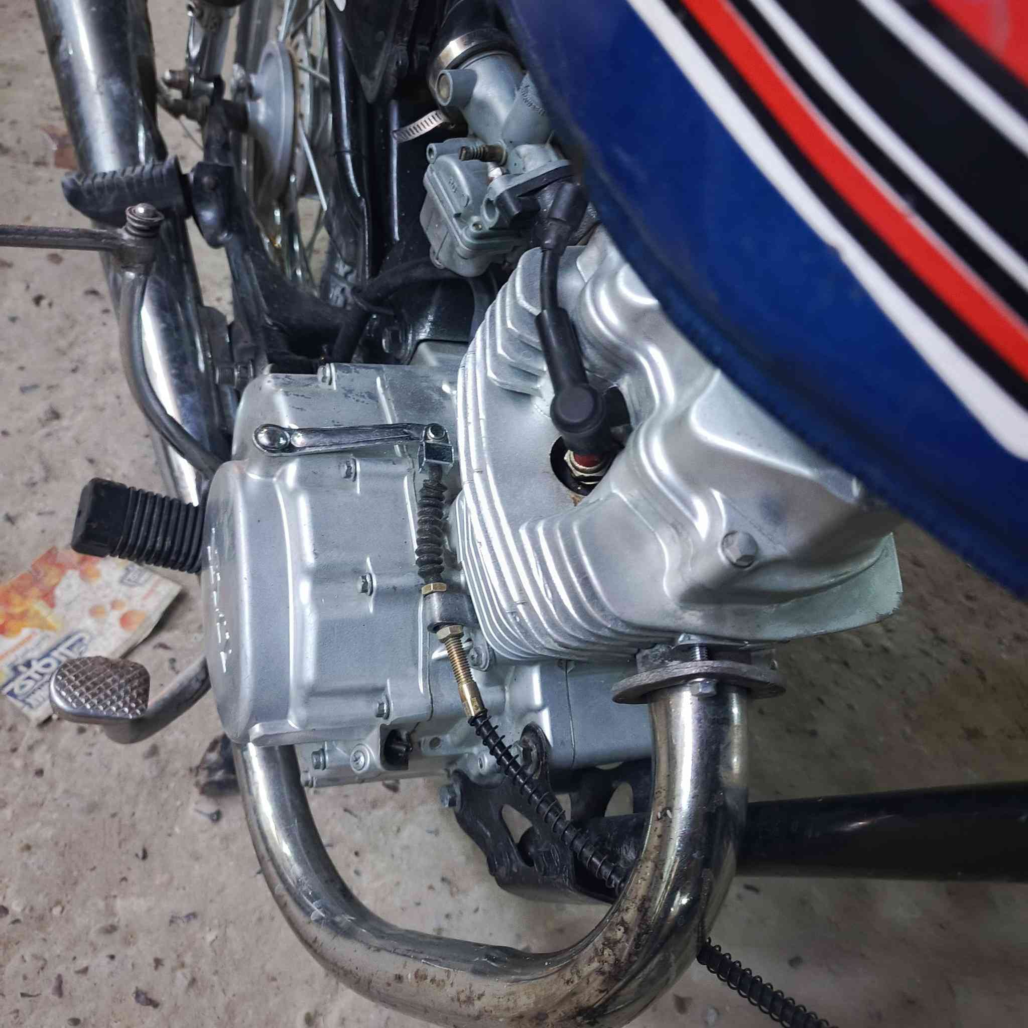 سلام عليكم دراجه البيع وراق صولي بس الوراق شويه متنكعات رقم الشاصي مبين بل وراق الشاص
17والدراجه الباقي 21دراجه حله من الصوره تعال وشوف ي موديلبعينك الدراجه كلش حلوه السعر 350وبيهه مجال حك الجيه المكان كربلاء حيل عباس ‏‪***********‬‏
