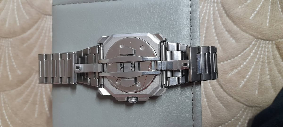 السلام عليكم ساعة للبيع السعر 35الف بغداد الوشاش رقم ***********
