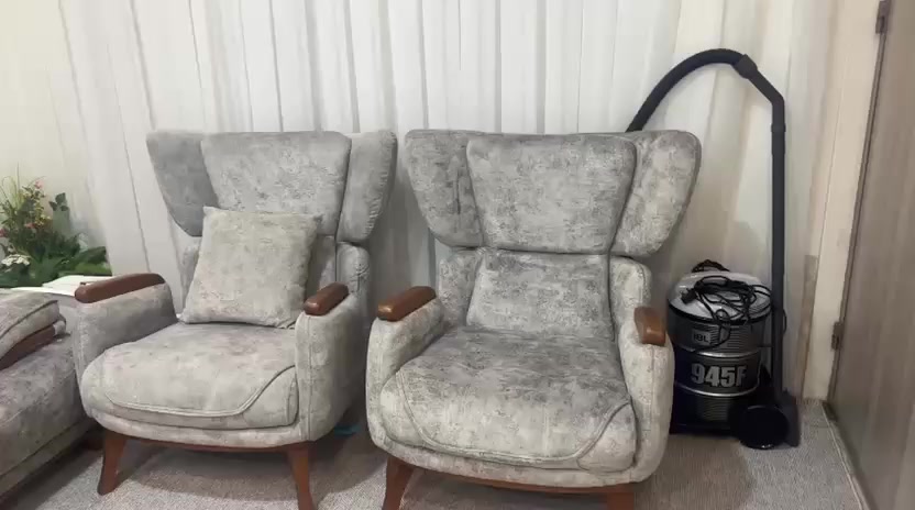 "طقم أريكة تركية جديد جداً، لا يوجد به أي عيب، اشتريناه بـ 15 ورقة، نبيعه بـ 6 ورقات قفل ، عنوان اربیل


**إذا كنت صاحب هذا الإعلان وتريد حذفه لأي سبب، رجاءا أرسل رسالة إلى الدعم الفني**