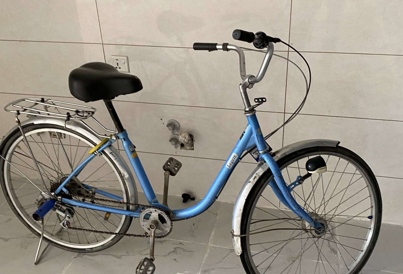 السلام عليكم ورحمة الله وبركاته بايسكل حجم 26 ياباني للبيع
كير 6 نمر+ طاقه 

داينمو يشتغل عل طاقه زينون قوي 

تاير و جوابه جدد قبل شهر بدلتهن 

بريك بمكانه قوي

العنوان حي نزال 

السعر 45 الف 

الرقم ***********
