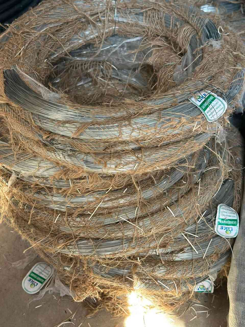 للبيع سيم ربط نجاري  ثلاثي ، طن اب مليونين و100الف 2.100 وبيها مجال  للاستفسار اتصال على ***********
