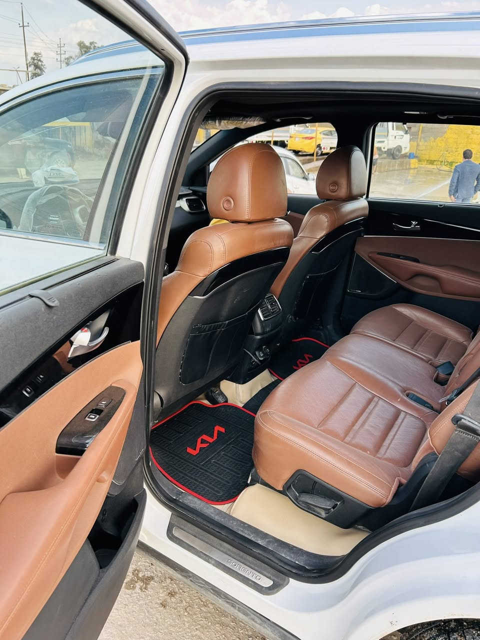 اسلام عليكم سورنتو أمريكي موديل 2019 سياره فول الفول
بنرامه
بصمه 
تحكم إستيرين 
حساسات اماميه خلفيه
لايت زنون 
داخل لونين 
سياره حلوه كلش 
بيها قطعه من امريكه وحده
سياره فول الفول تحويل مباشر
مكينه ٦ سلندر مامفتوحه 
كير خير من الله تبريد ثلج 
بعد هواي مواصفات 
سعر تواصل ع رقم 

‭٠٧٧٣ ٥٣١ ٠٣٢٥‬
