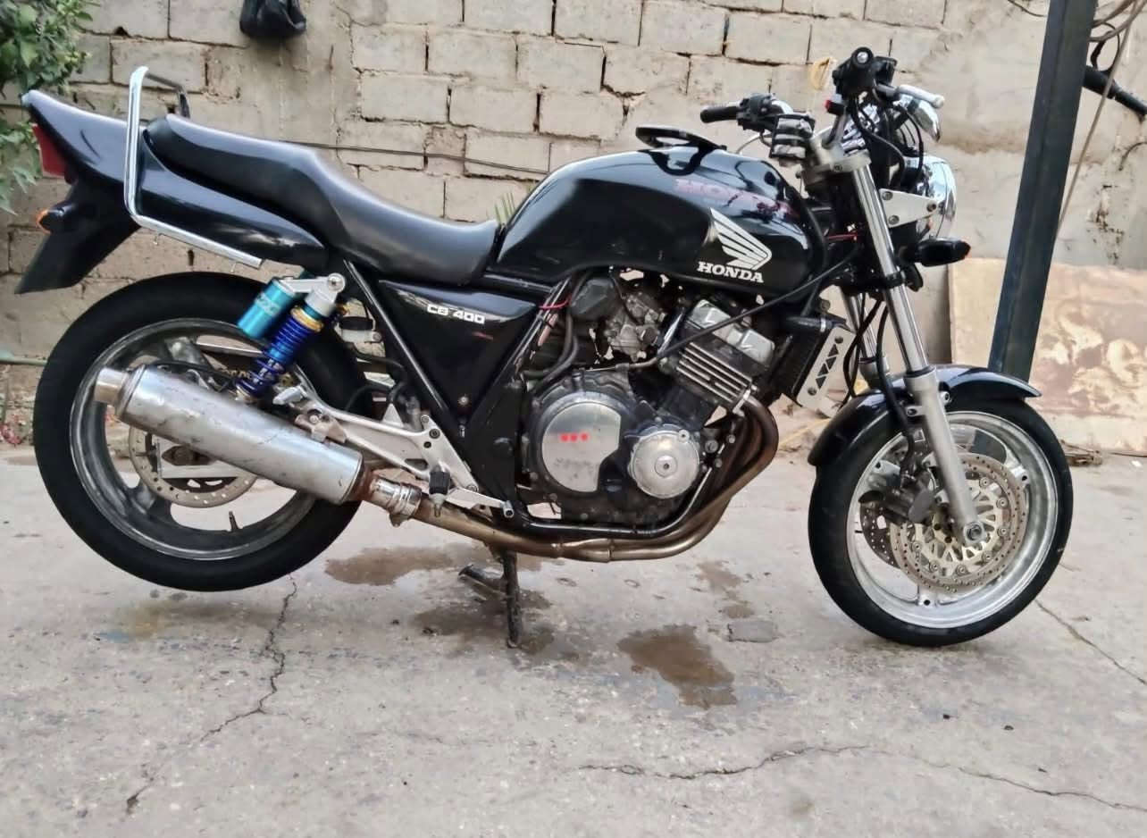 Cb400 محرك رمبة جديد
دراجة كاملة نقص بس دبلات كايمة 
شلعة ومعدل 180 
محوك مكفول لاصوت ولا تبخير ولا تنقيص كل خلل ماكو 

دراجة مابيها اي شي نهائيات بس دبلات سويهن واذا متريد يمشنك 

***********
