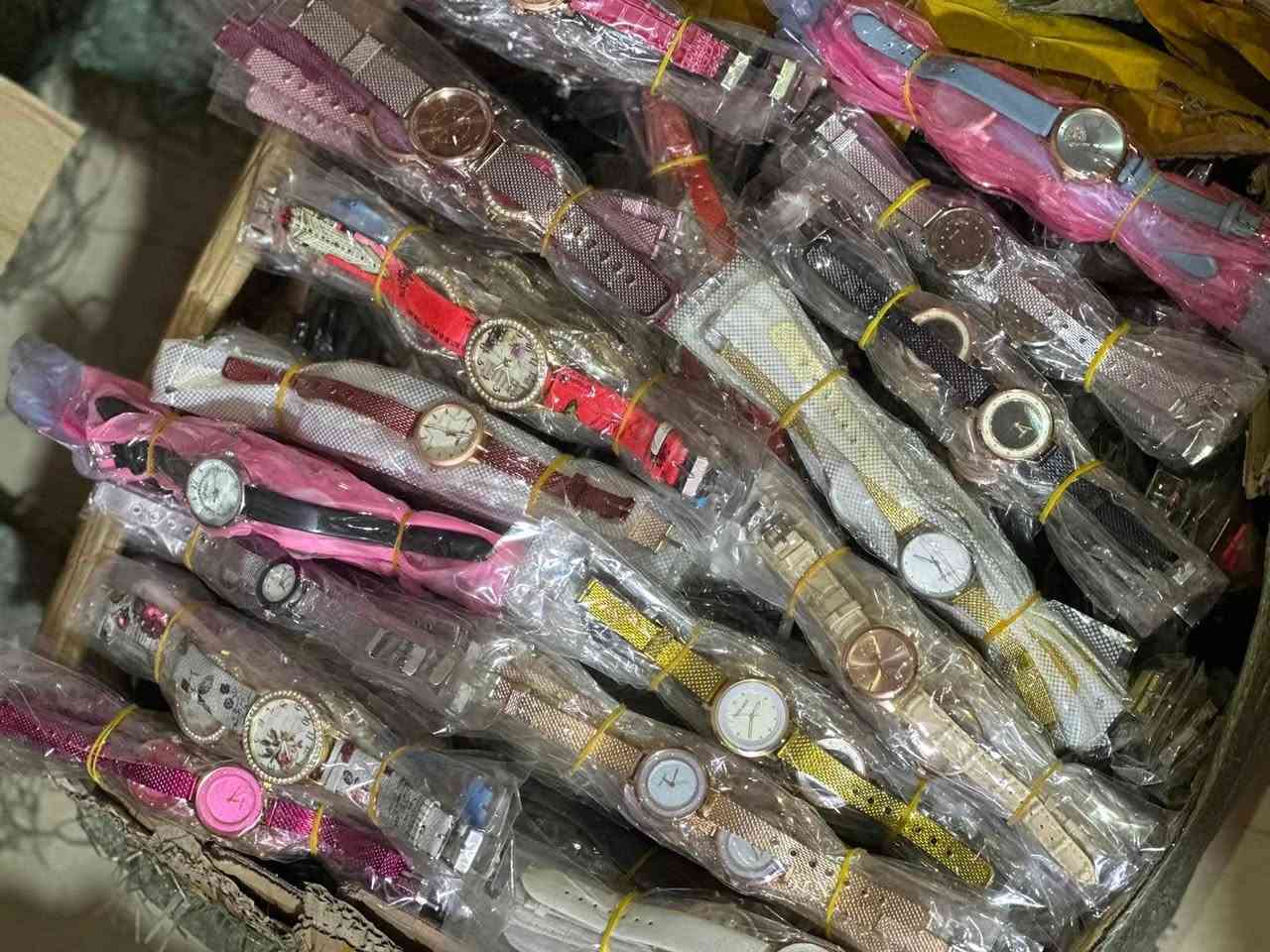 ساعات سير جلد 120 قطعة كله جديد شغال عالفحص اكيد السعر 120 ألف بغداد, العراق


**إذا كنت صاحب هذا الإعلان وتريد حذفه لأي سبب، رجاءا أرسل رسالة إلى الدعم الفني**