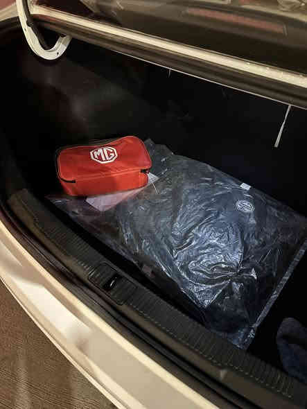 MG 5 2024 Comfort 
١٦٠٠٠کم ڕۆشتوە
هەموو گیانی بەشەرت 
هیچی پێوە نیە
بەسمە ،شاشە ، کامێرا ، ڤۆلیۆم
***********
