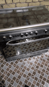 سلام عليكم متاح طباخ شغال كشي مابي بس فرن مادري يشتغل او لا لان ما فاتحي سعر ٦٠ وبي مجال قليل مكاني خاجية وهاذ رقمي 👈***********
