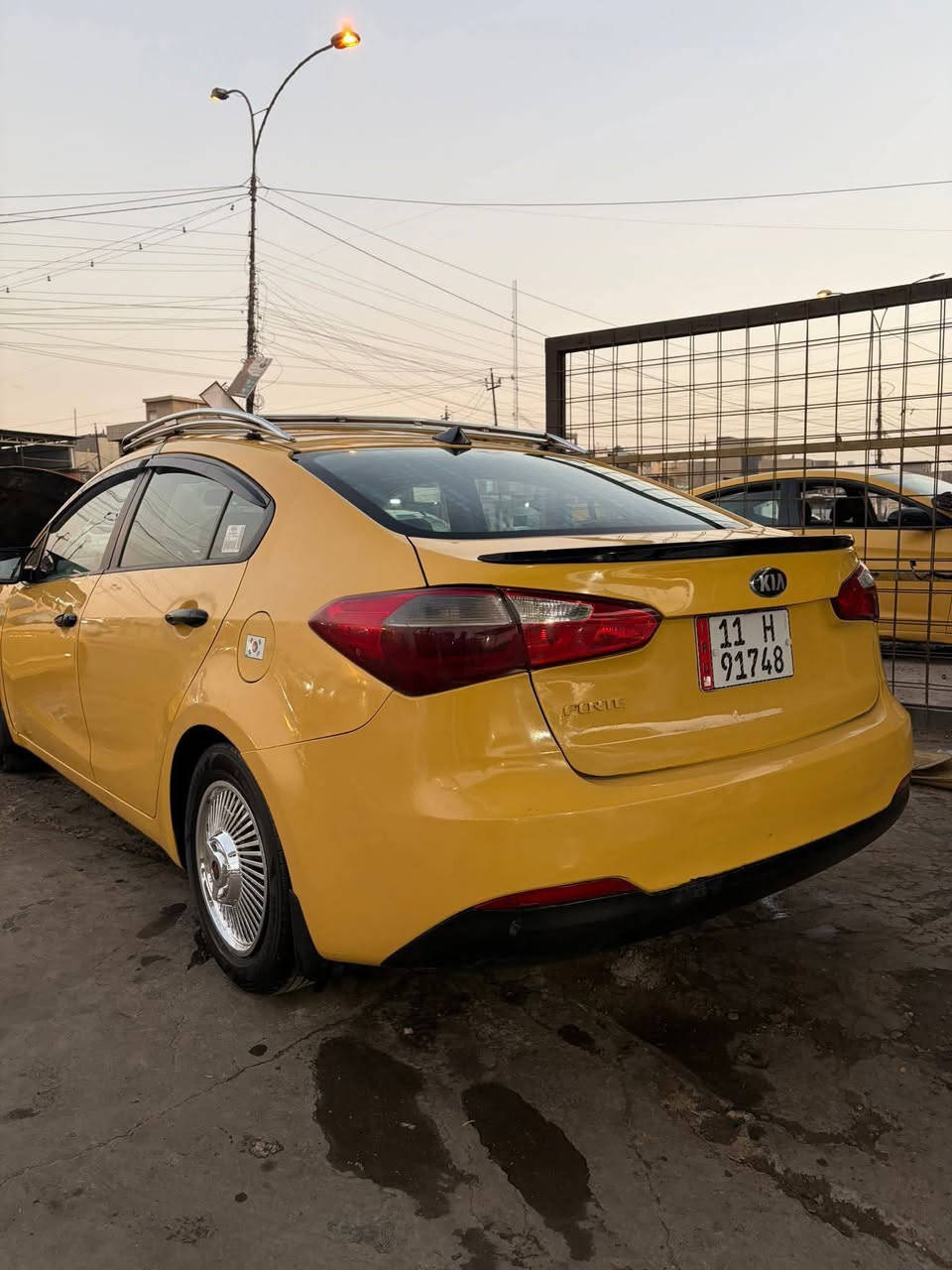 فورتي 15 ليبل واحد سيارة جاهزة من كلشي رقم دولي بغداد هزة جديدة سنويه 2031 سيارة دوشمه كاعيه وقماره جديده محرك كير مكفول حداديه تبريد تدفئة كلها مكفوله
سيارة  تخم تأير منظومه غاز يعني كبل للشغل مكانها ديالى شرط الفحص للاستفسار ***********. السعر 108بيها حك الجيه فقط
