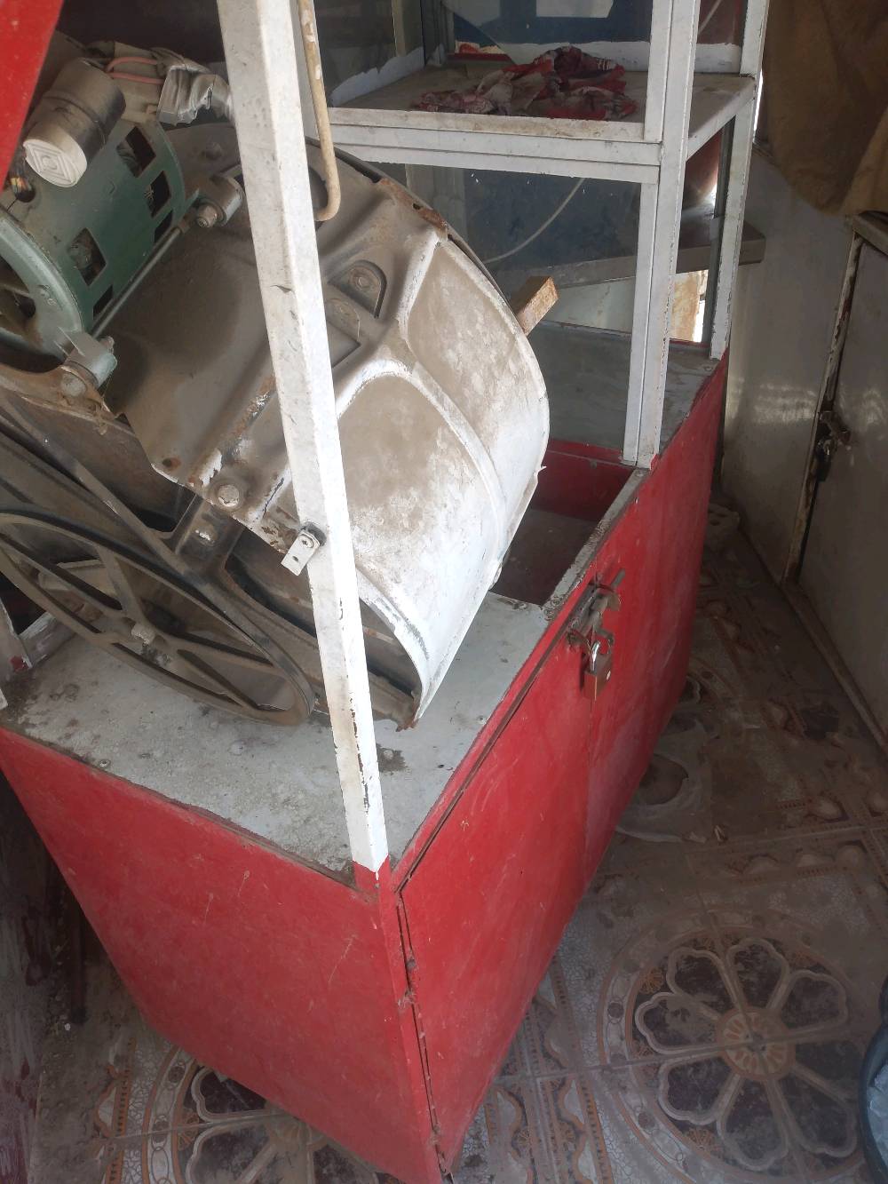 اسلام عليكم اخوان عربانة مال حب وجبس للبيع كاملة موطور جديد بعدة بل جيس جدره جبير كهربائية كاملة مابيهة اي نقص صبغ جديد يعني تاخذهة كبل تفتح بيهة بيبان كاملة وميزان ليريدة هم ابيهة ابو لكيلوات ليريدة يتفضل واتساب 
مكاني بغداد سبع لبور 
0784909575